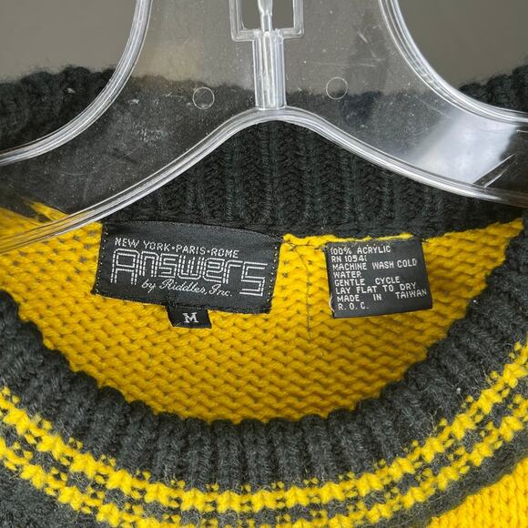 Answers by Riddlers Inc Vintage Sweater Size Medium - Picture 3 of 3